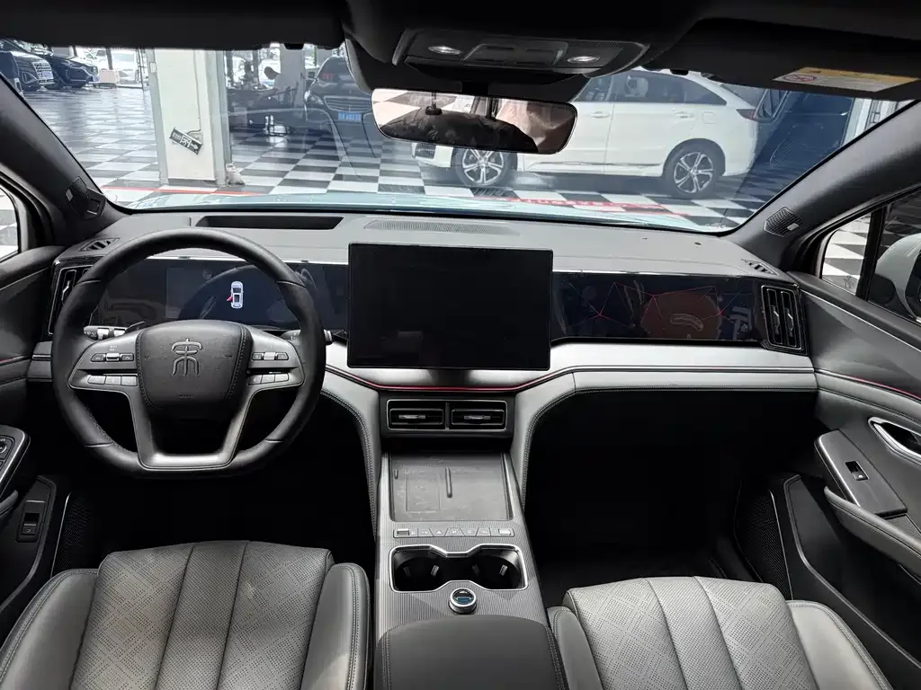 BYD L DM-i — фото 3