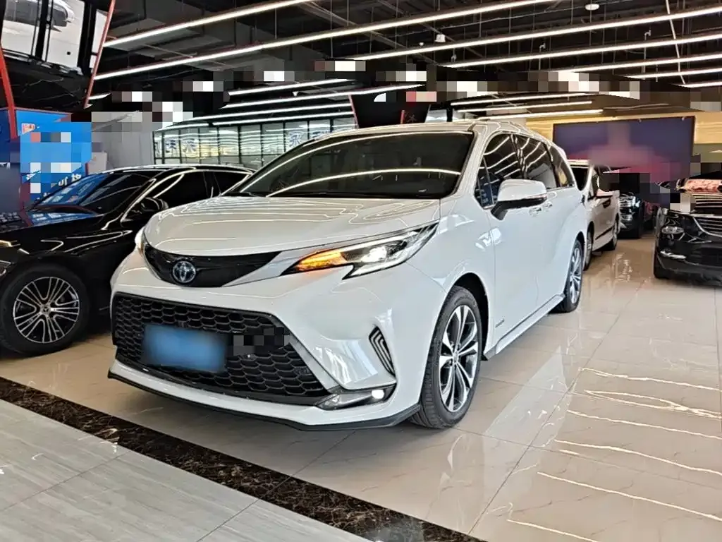 Toyota Granvia — фото 1