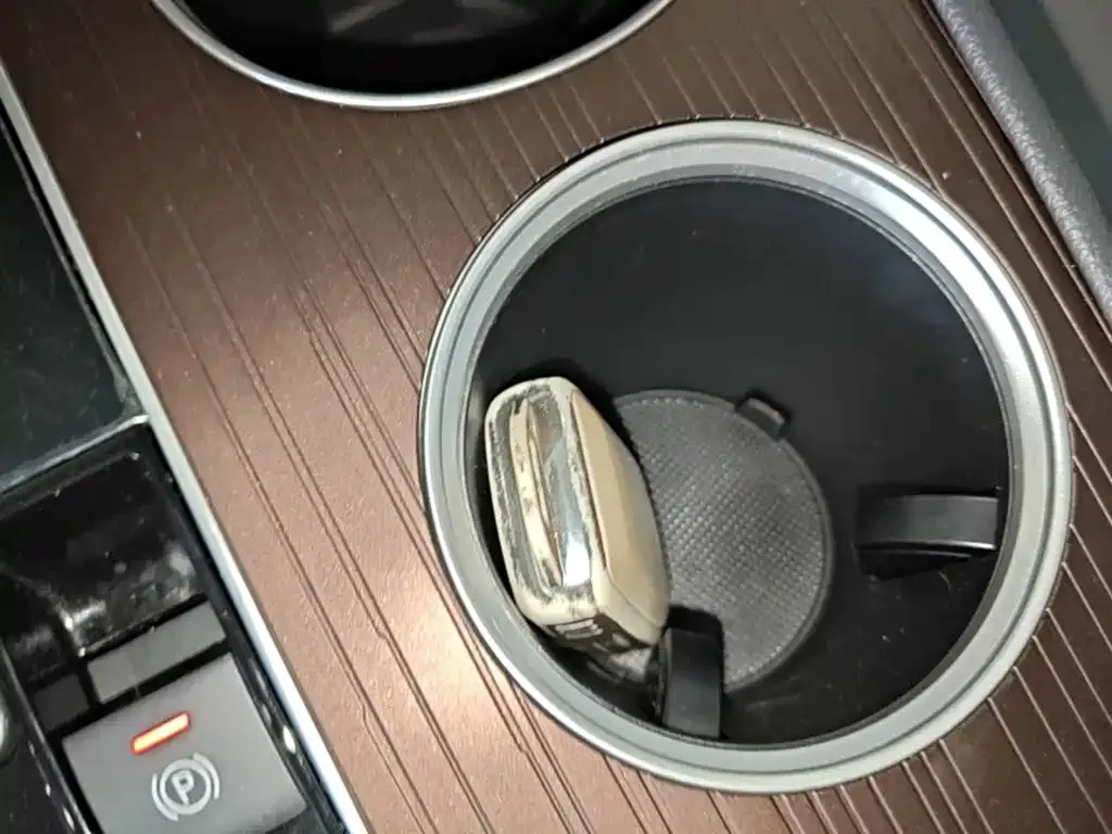 Toyota Granvia — фото 3