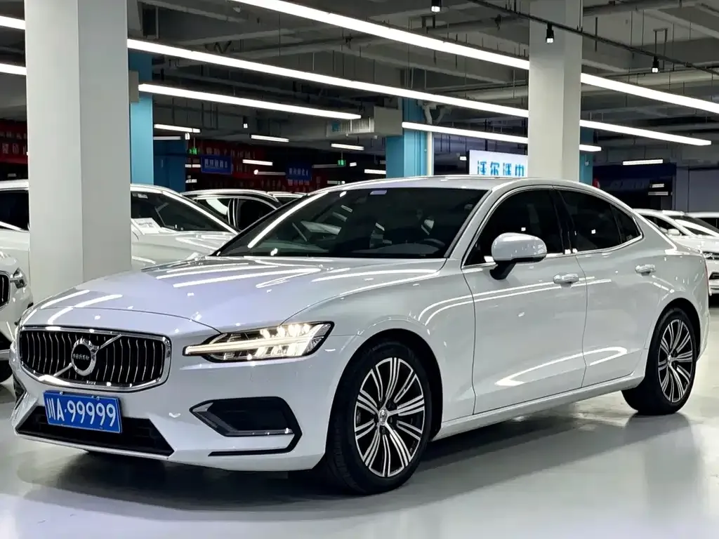 Volvo S60 — фото 1