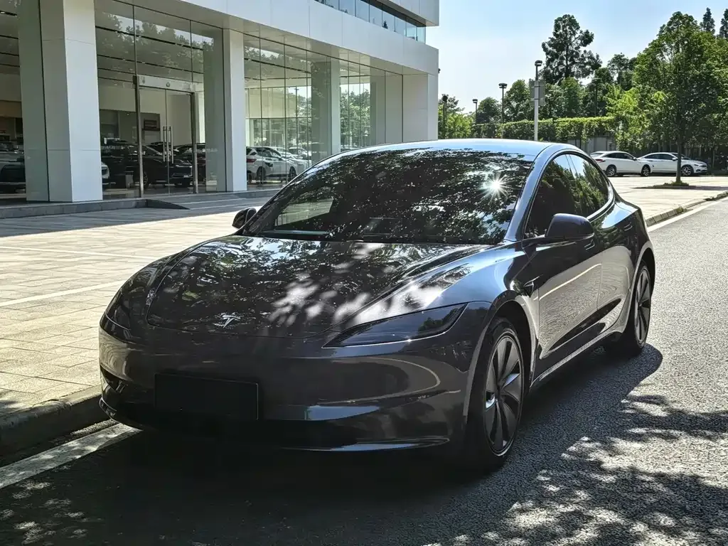 Tesla Model 3 — фото 1