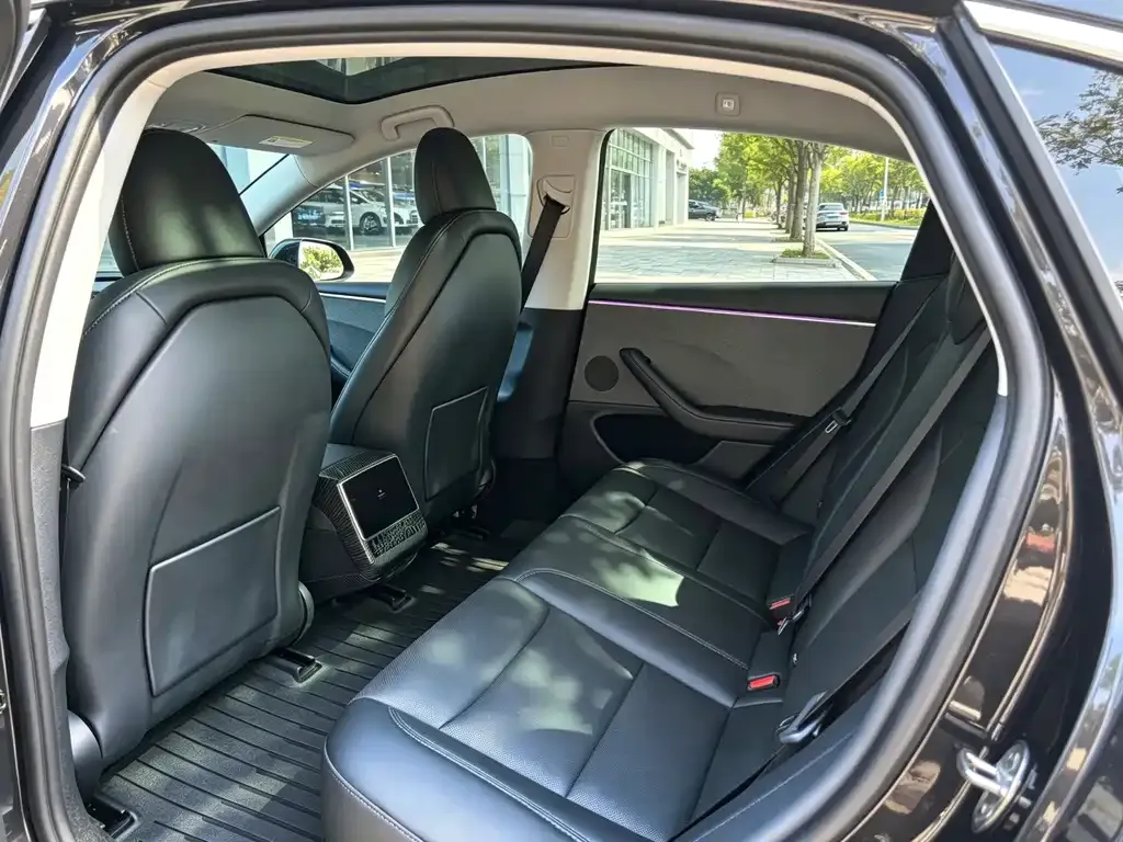 Tesla Model 3 — фото 3