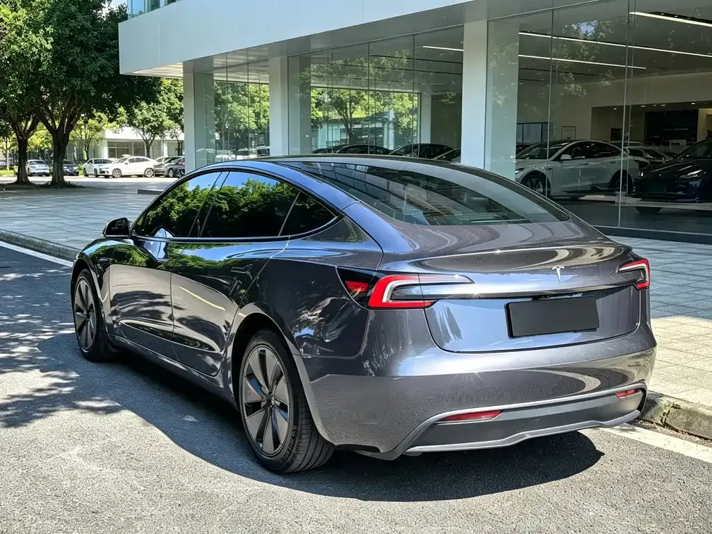Tesla Model 3 — фото 7