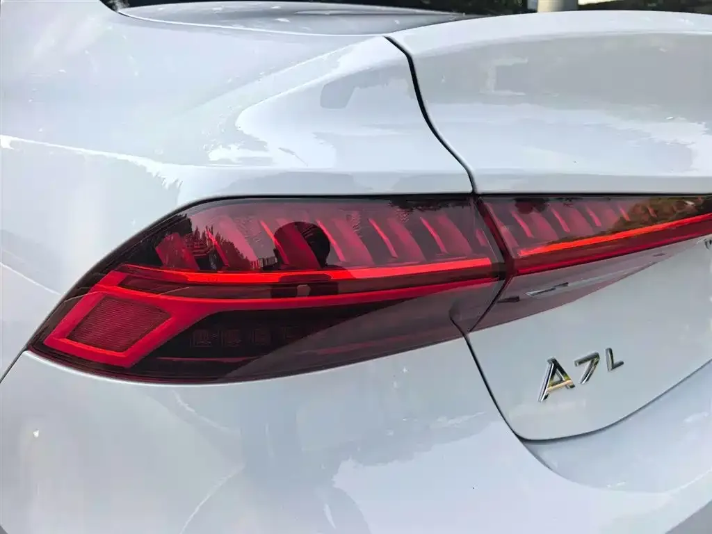 Audi A7L — фото 2