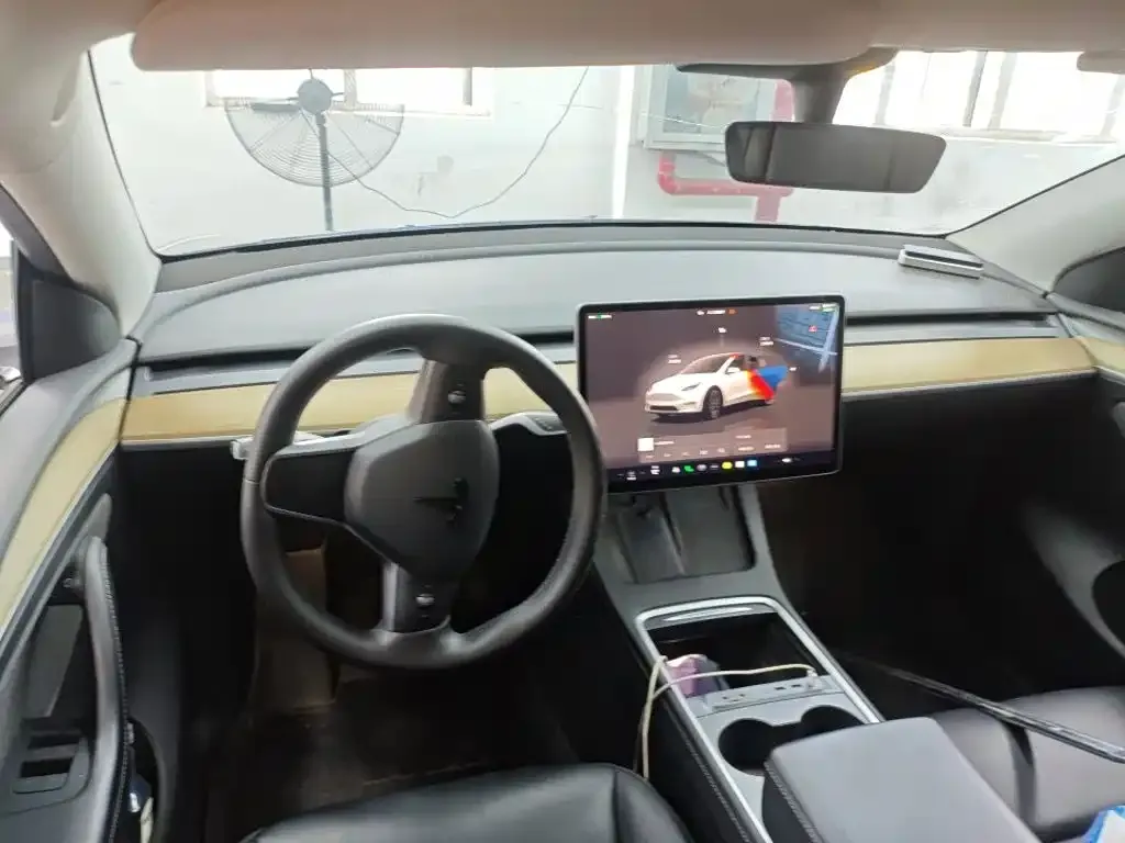 Tesla Model Y — фото 2