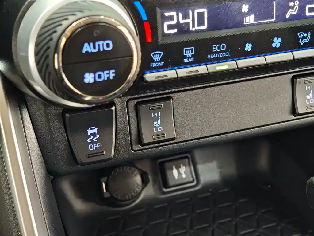 Toyota RAV4 — фото 6