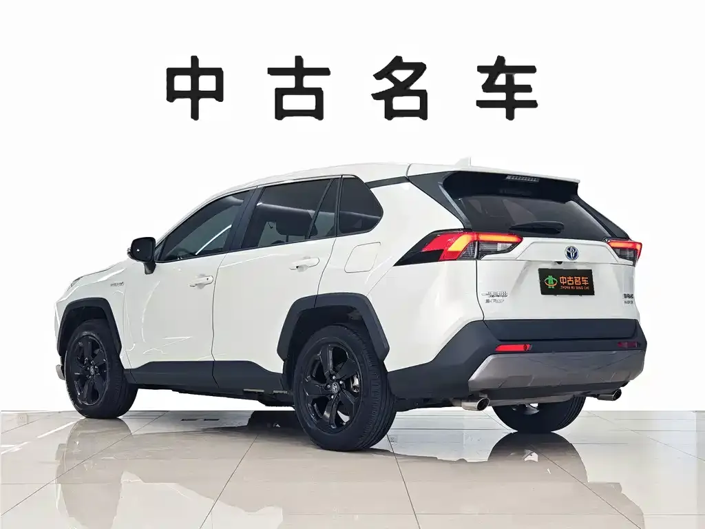 Toyota RAV4 — фото 8