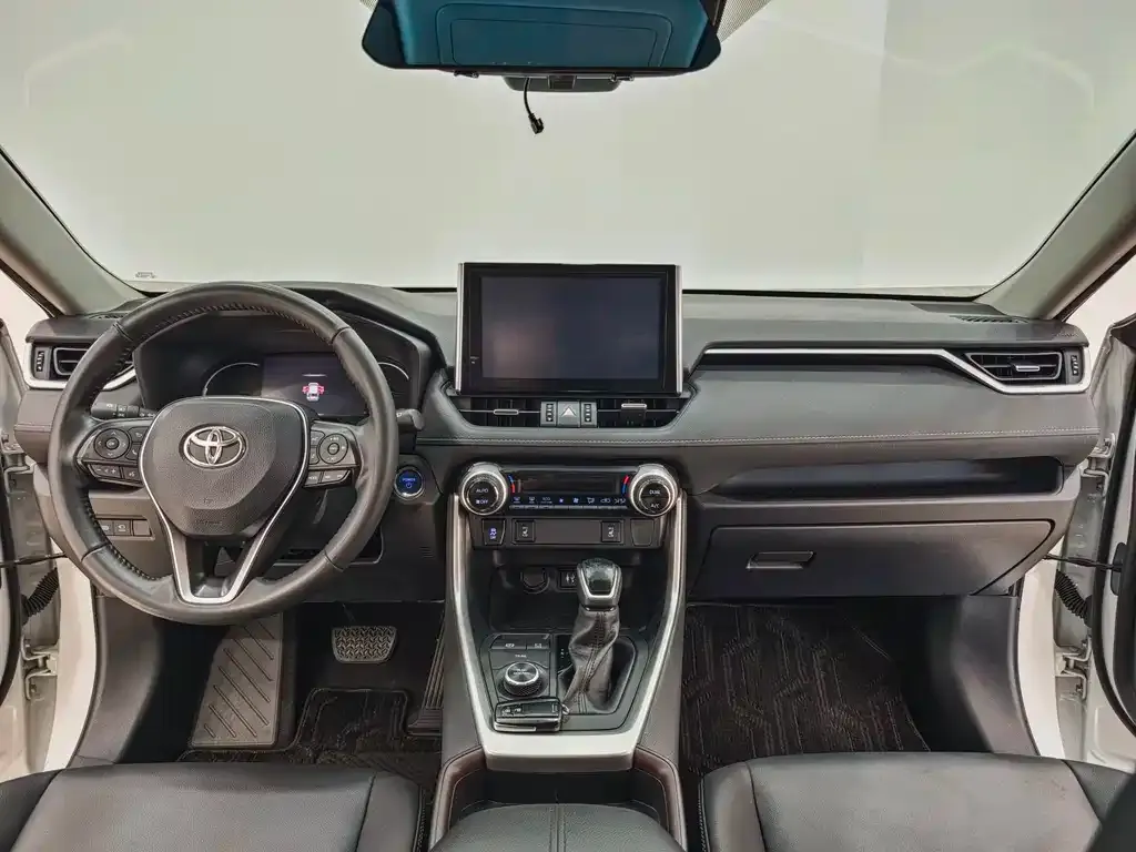 Toyota RAV4 — фото 9