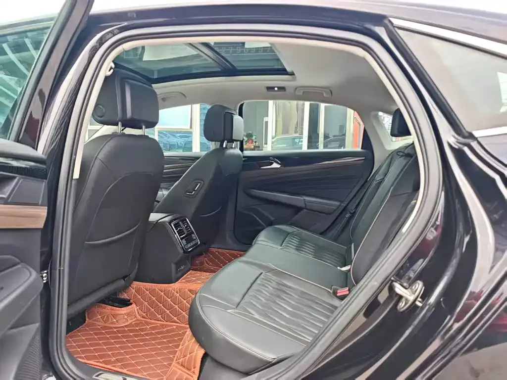 Volkswagen Passat — фото 10
