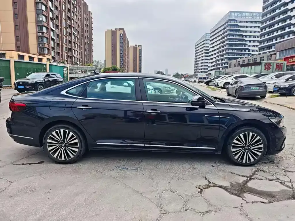 Volkswagen Passat — фото 8