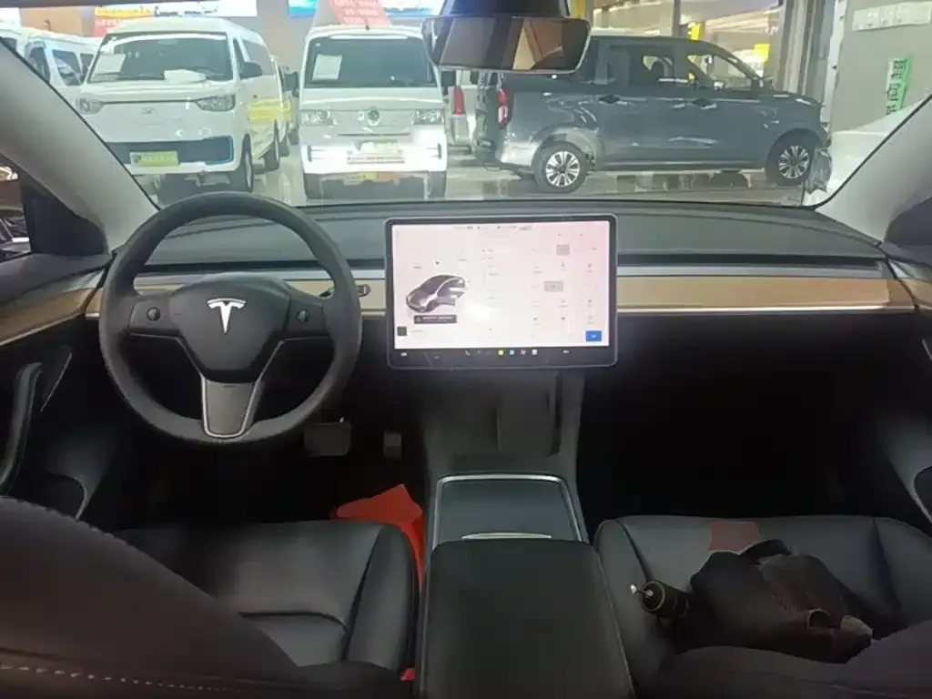 Tesla Model 3 — фото 10