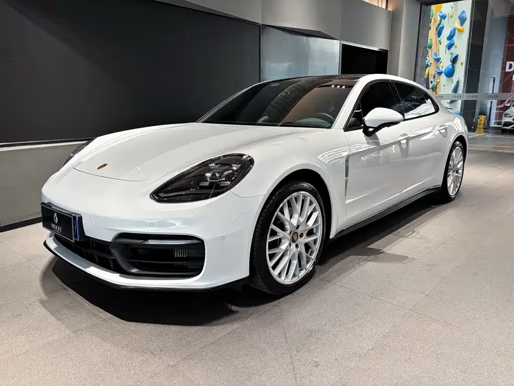 Porsche Panamera — фото 1