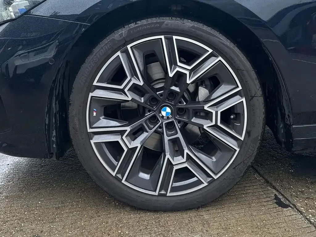 BMW 5 Series — фото 10