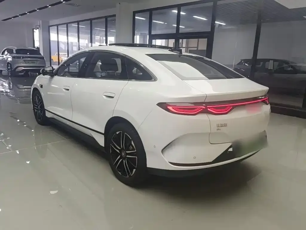 BYD Qin L — фото 9