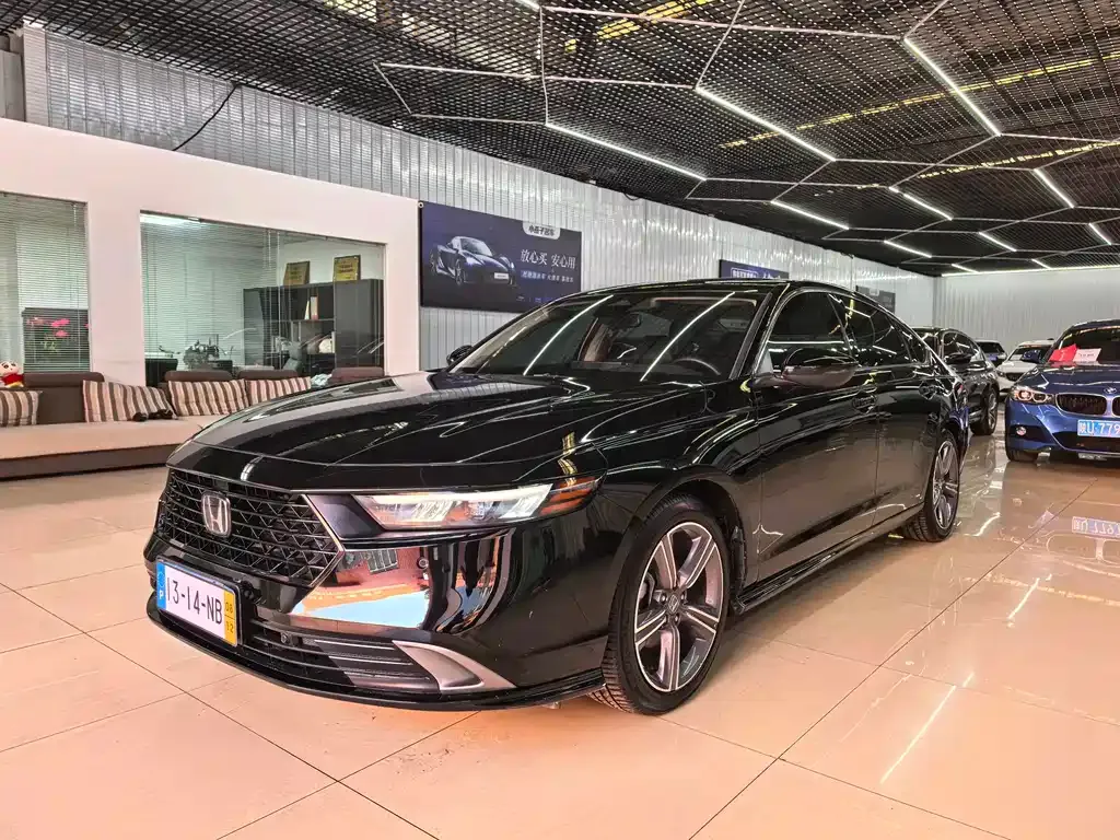 Honda Accord — фото 1