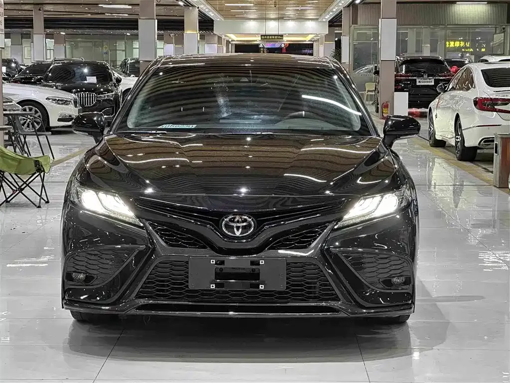 Toyota Camry — фото 7