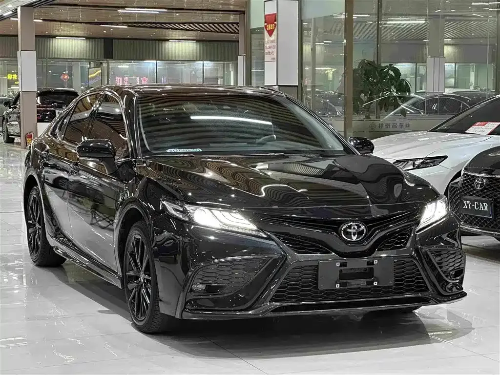 Toyota Camry — фото 6
