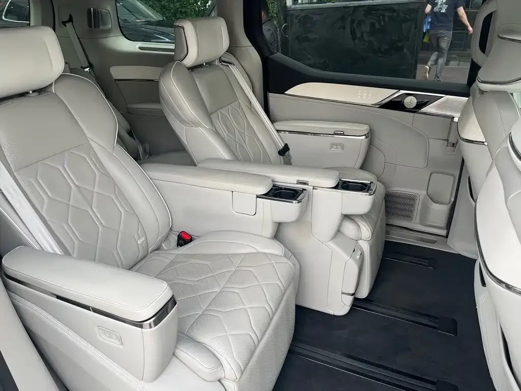 Volvo EM90 — фото 2
