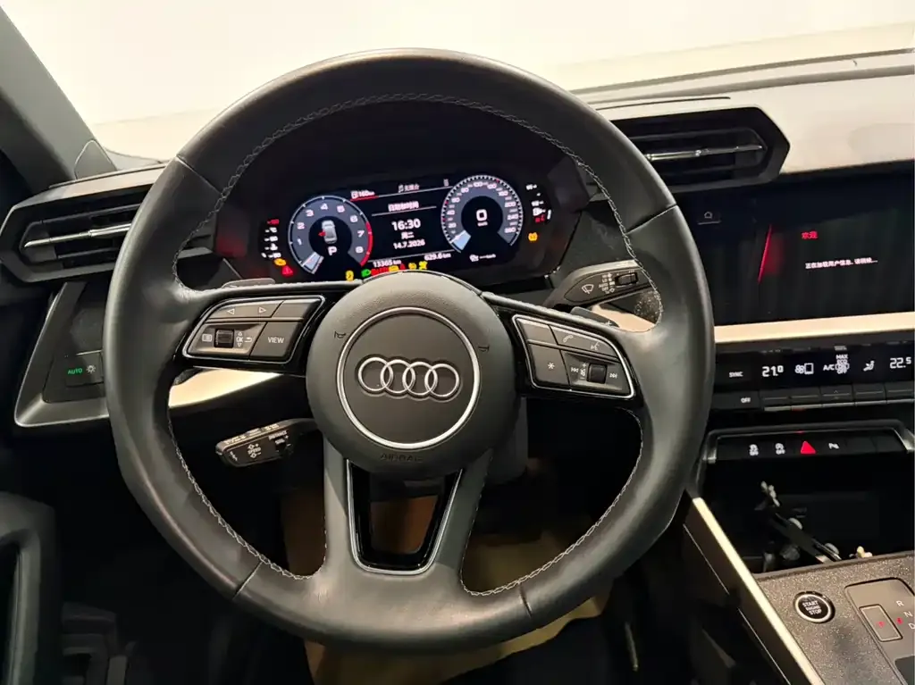 Audi Q3 — фото 5