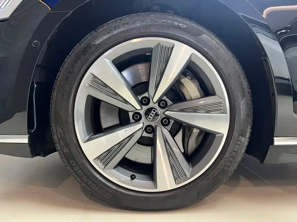 Audi A8 New Energy — фото 10