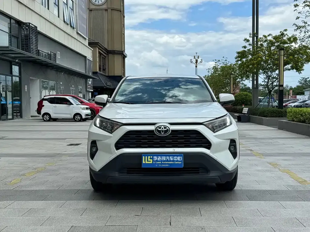 Toyota RAV4 — фото 2