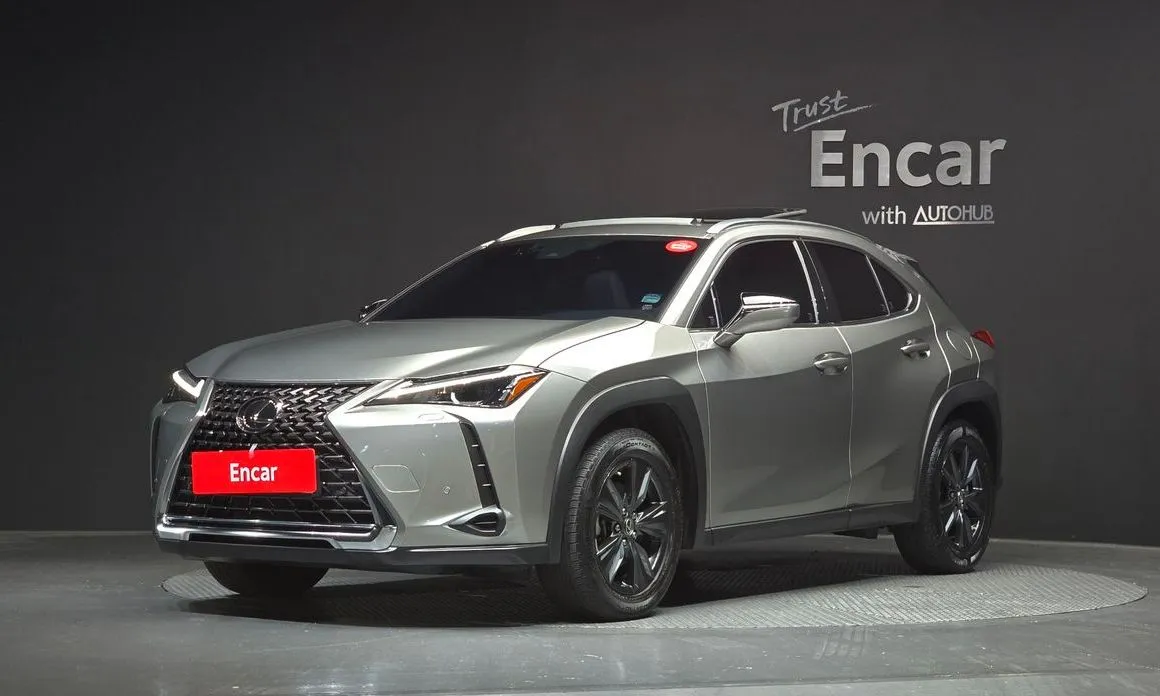 Lexus UX — фото 1