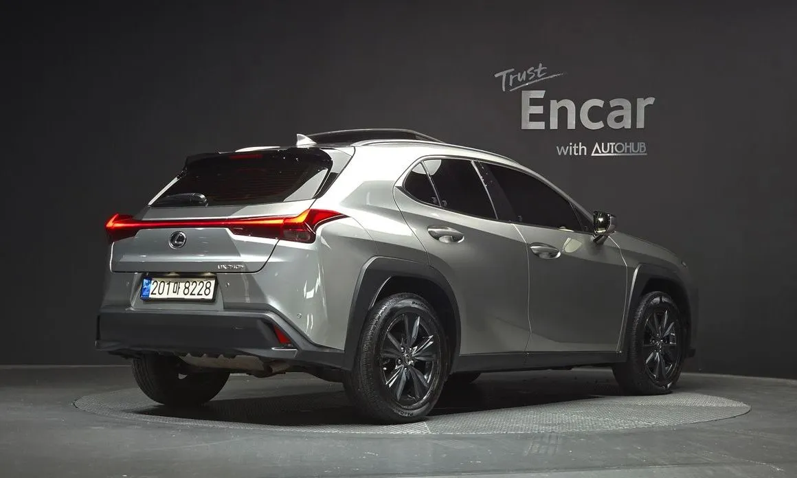 Lexus UX — фото 5