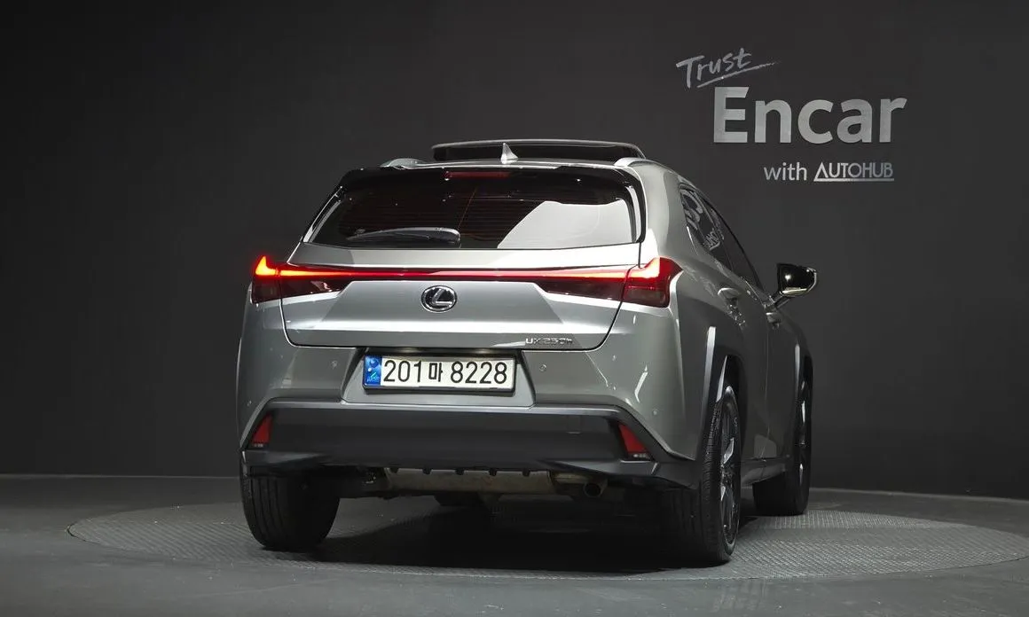 Lexus UX — фото 3