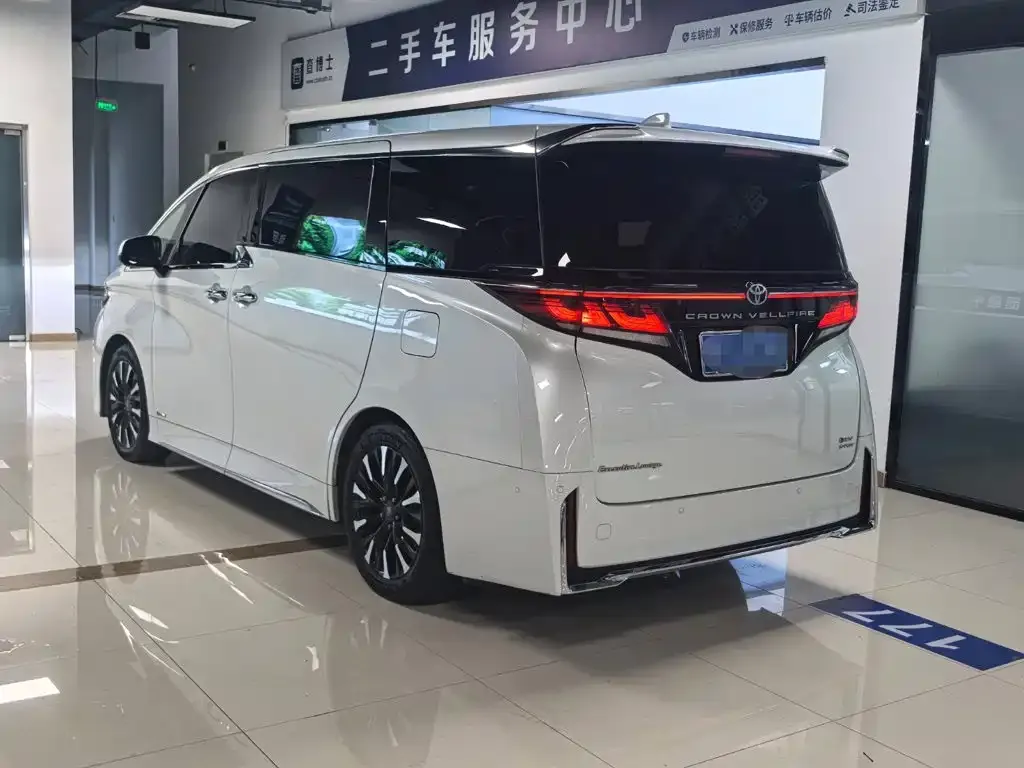 Toyota Vellfire — фото 7