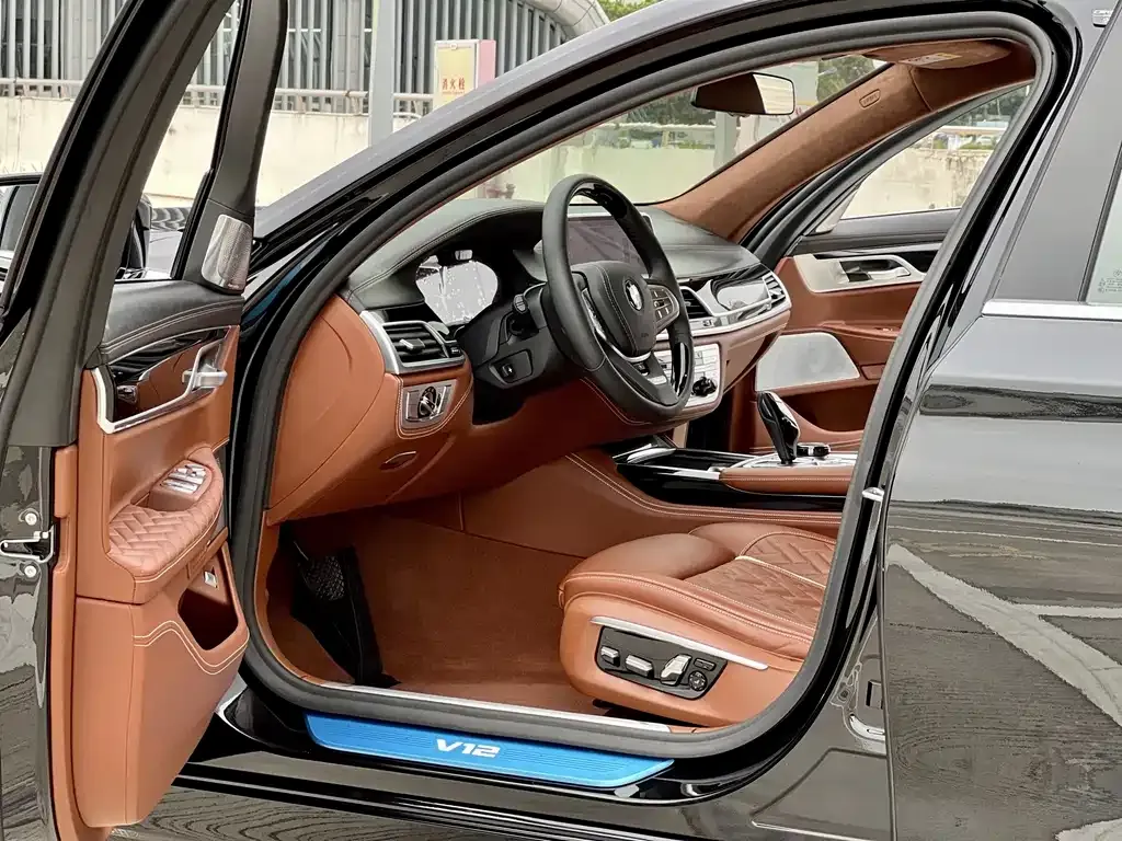 BMW 7 Series — фото 2
