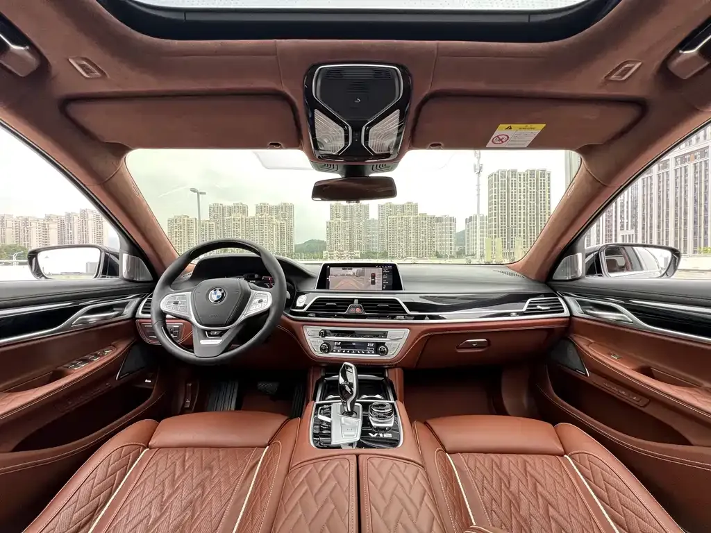 BMW 7 Series — фото 10