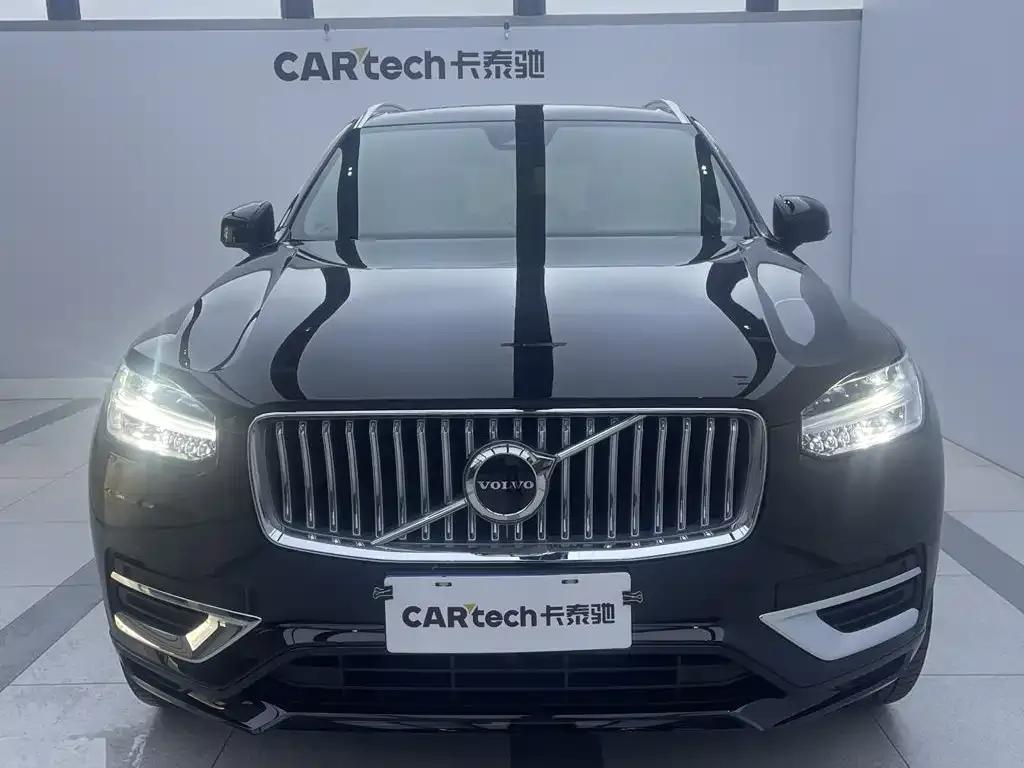 Volvo XC90 — фото 1