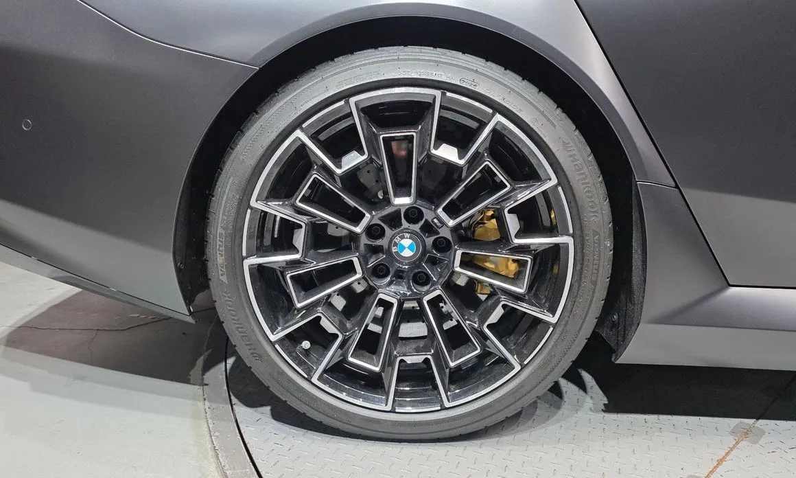 BMW M5 — фото 10