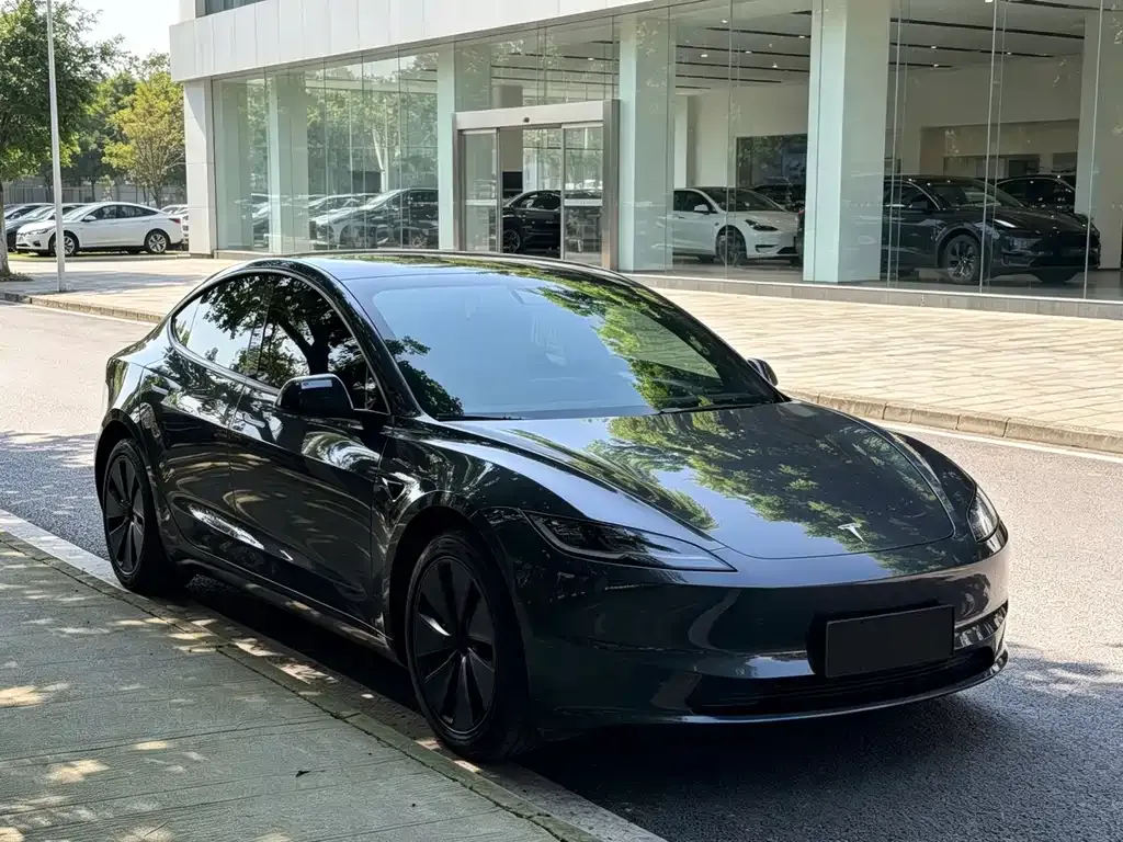 Tesla Model 3 — фото 8