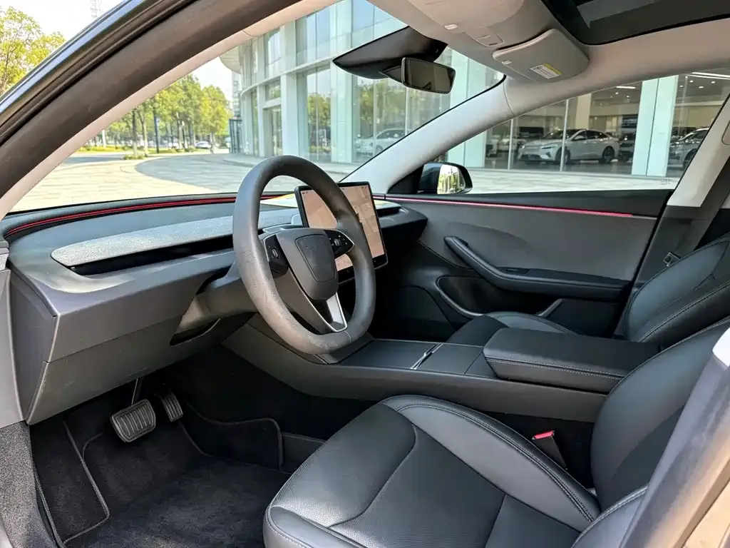Tesla Model 3 — фото 7