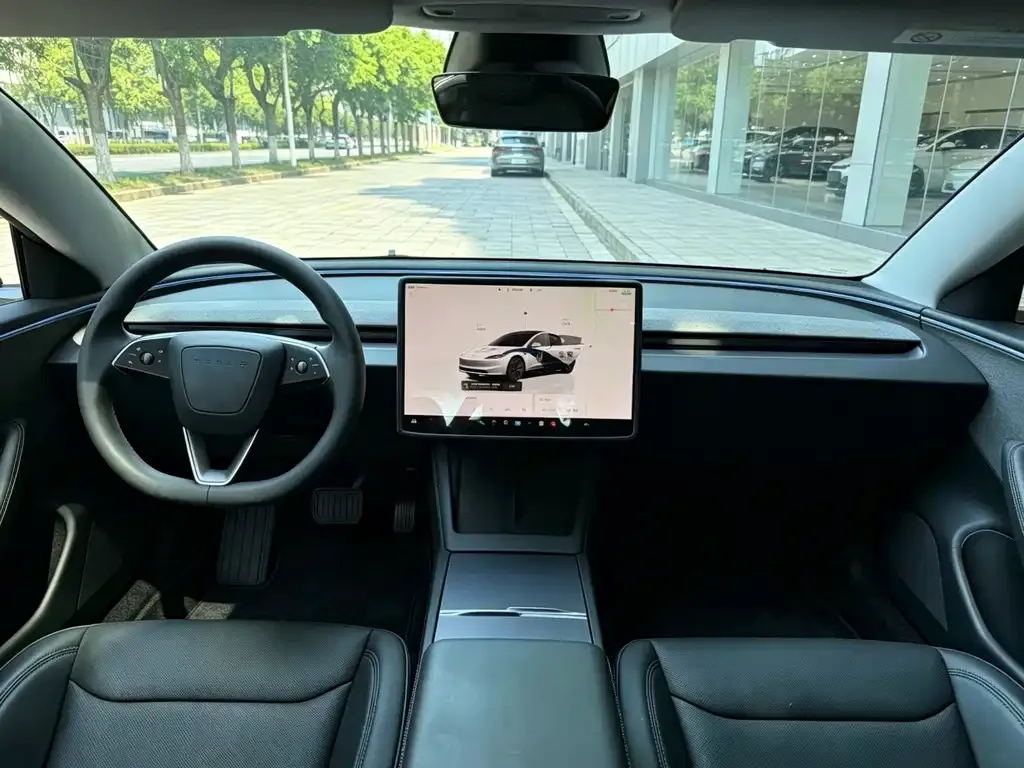 Tesla Model 3 — фото 4