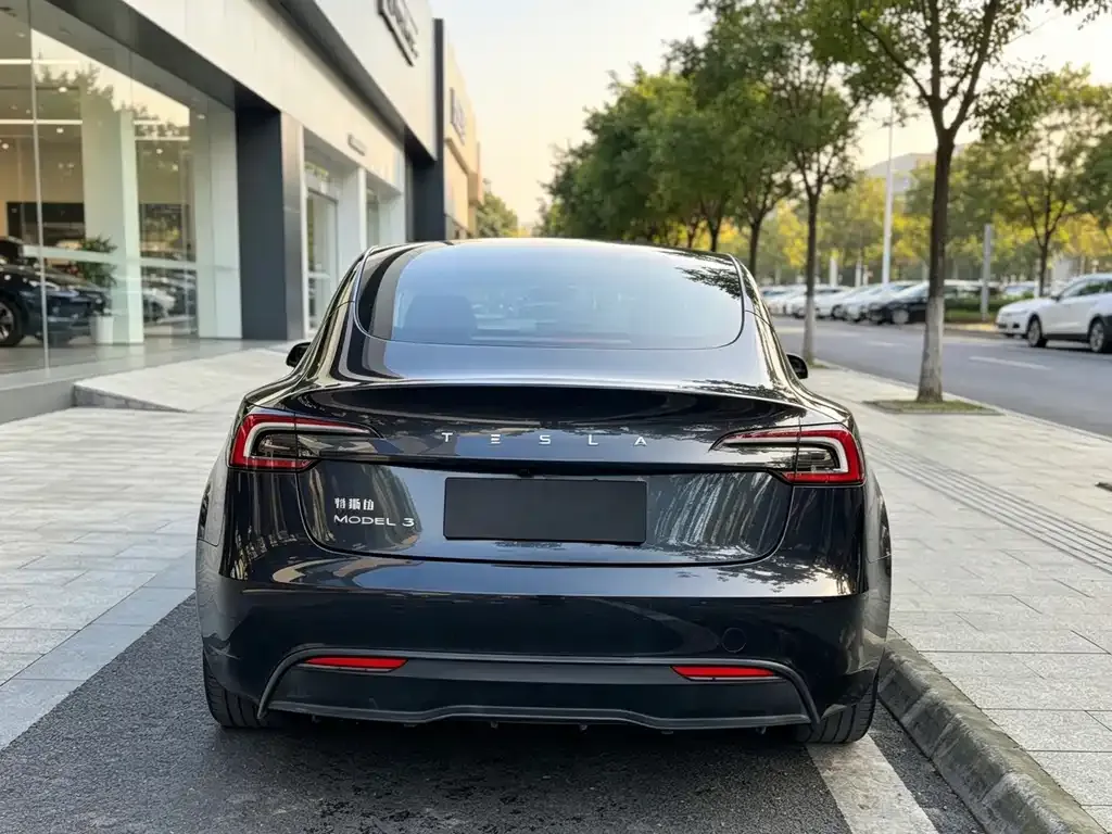 Tesla Model 3 — фото 6