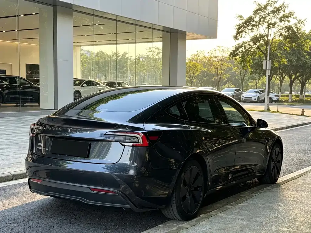 Tesla Model 3 — фото 3