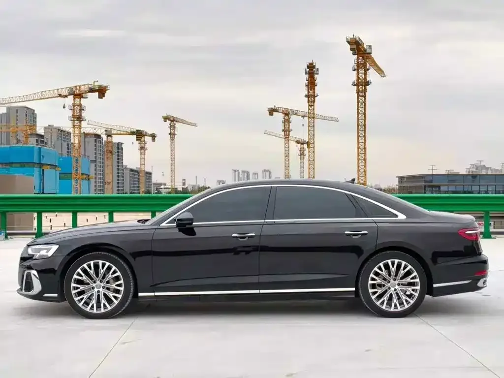 Audi A8 — фото 3