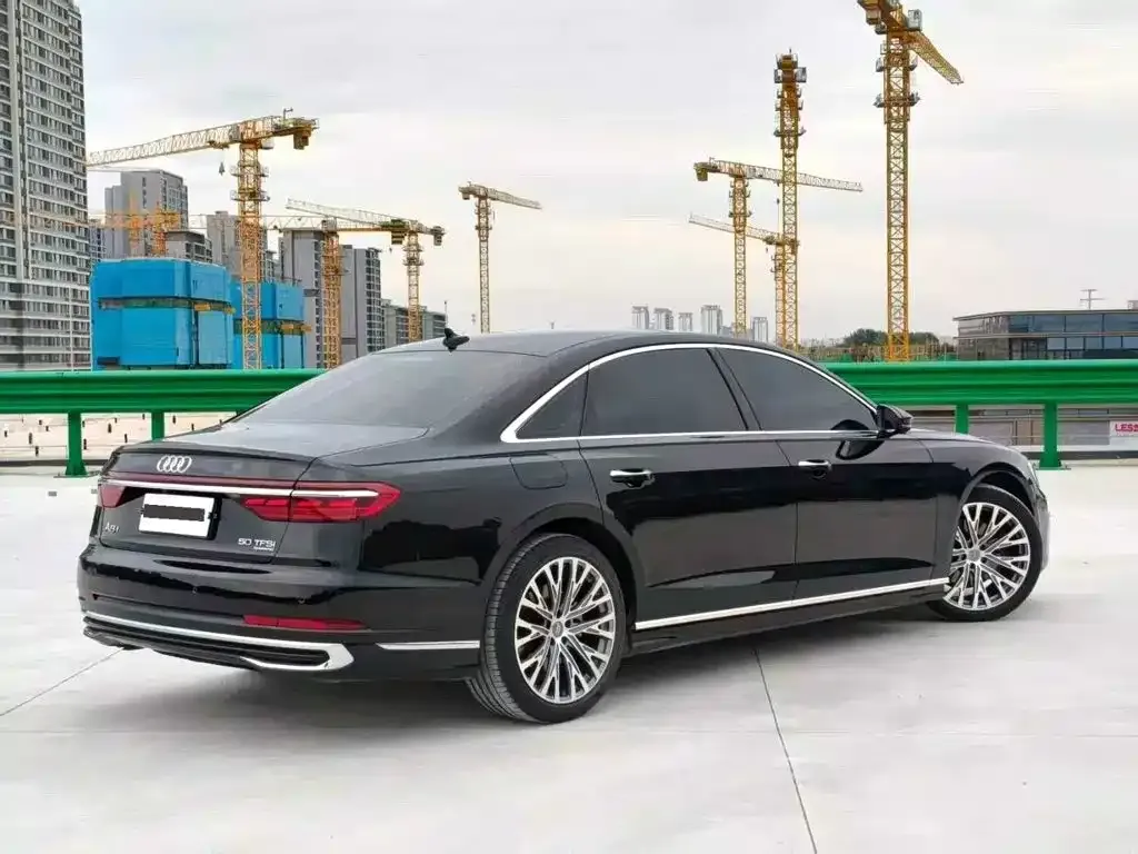 Audi A8 — фото 5