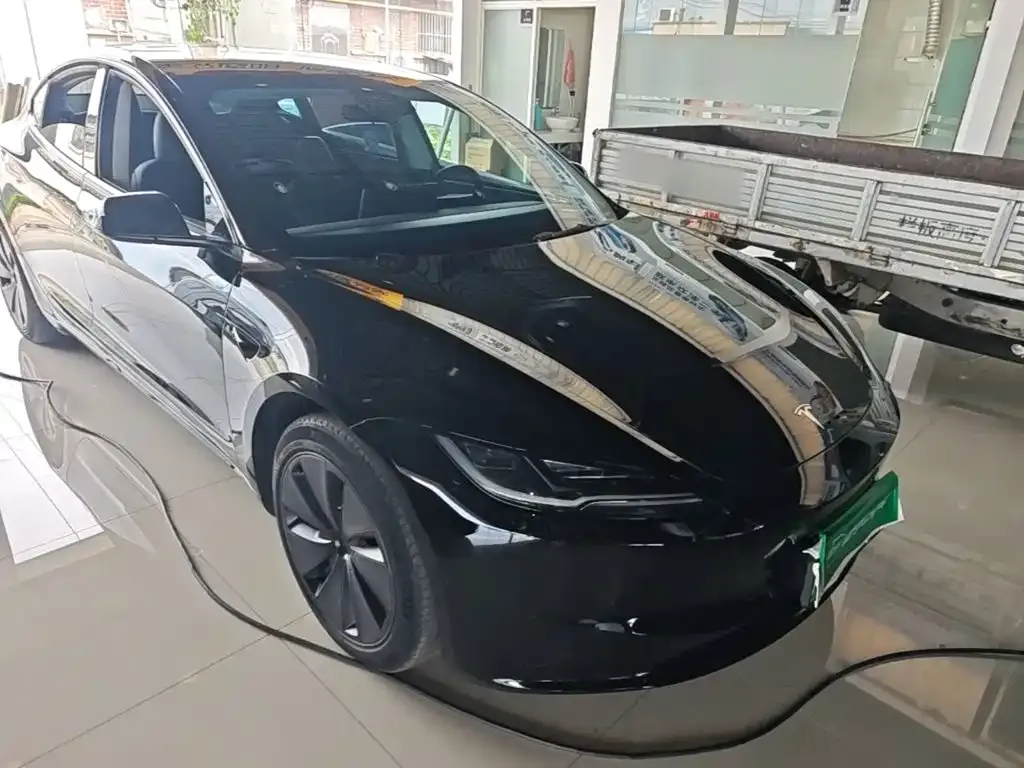 Tesla Model 3 — фото 4