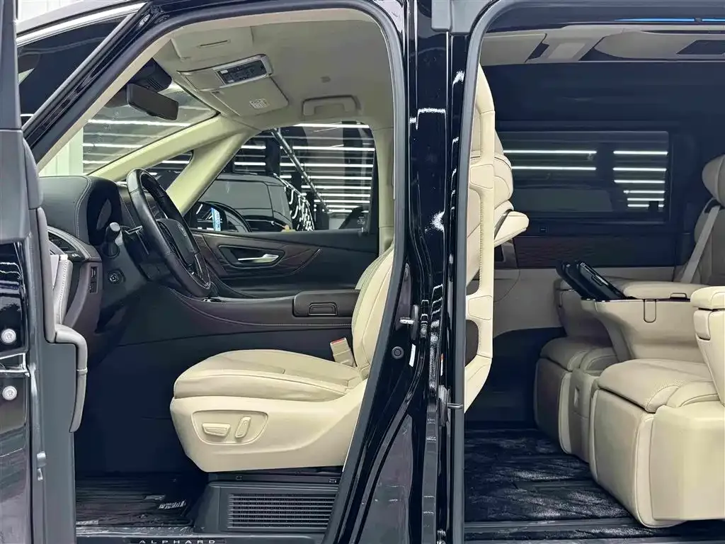 Toyota Alphard — фото 10