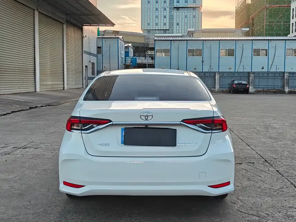 Toyota Corolla — фото 2