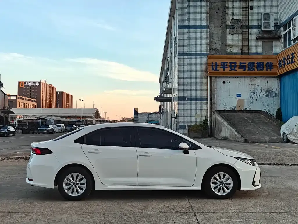 Toyota Corolla — фото 8