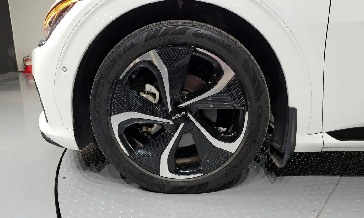 Kia EV6 — фото 8