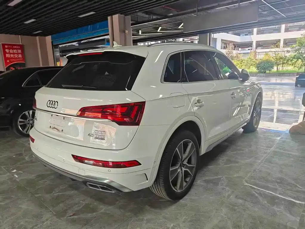 Audi Q5L — фото 8