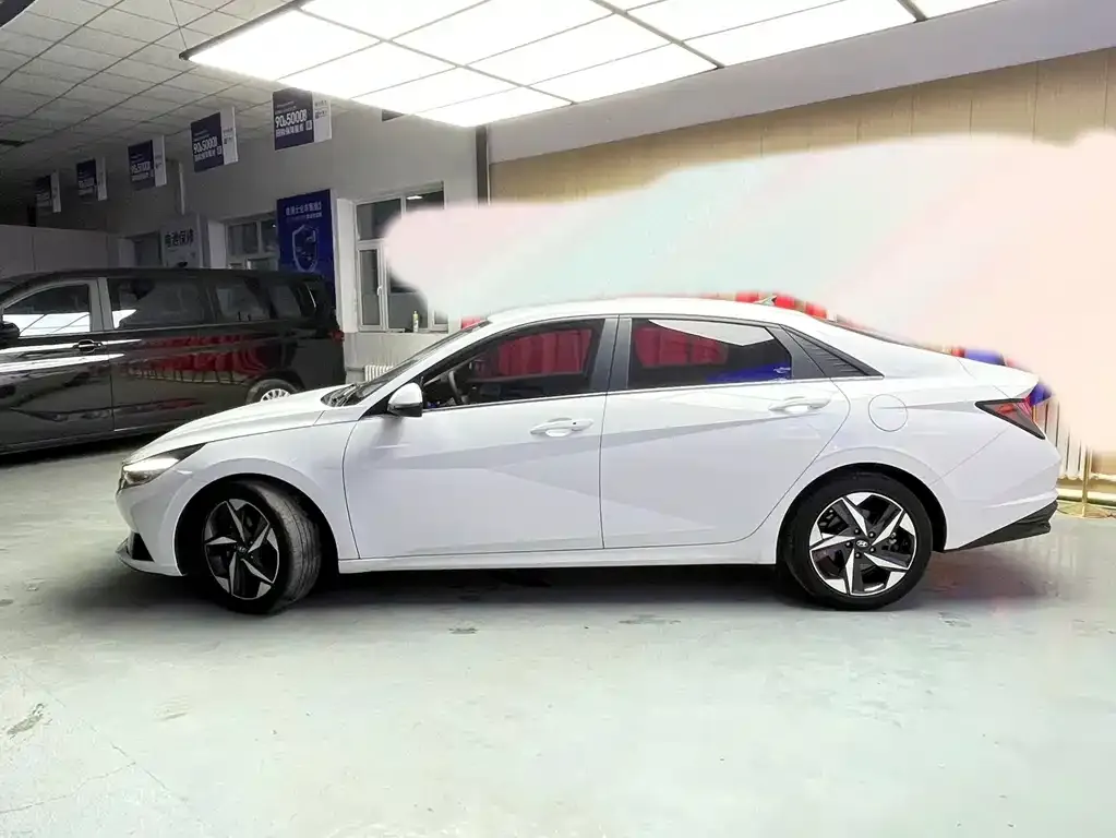 Hyundai Elantra — фото 8