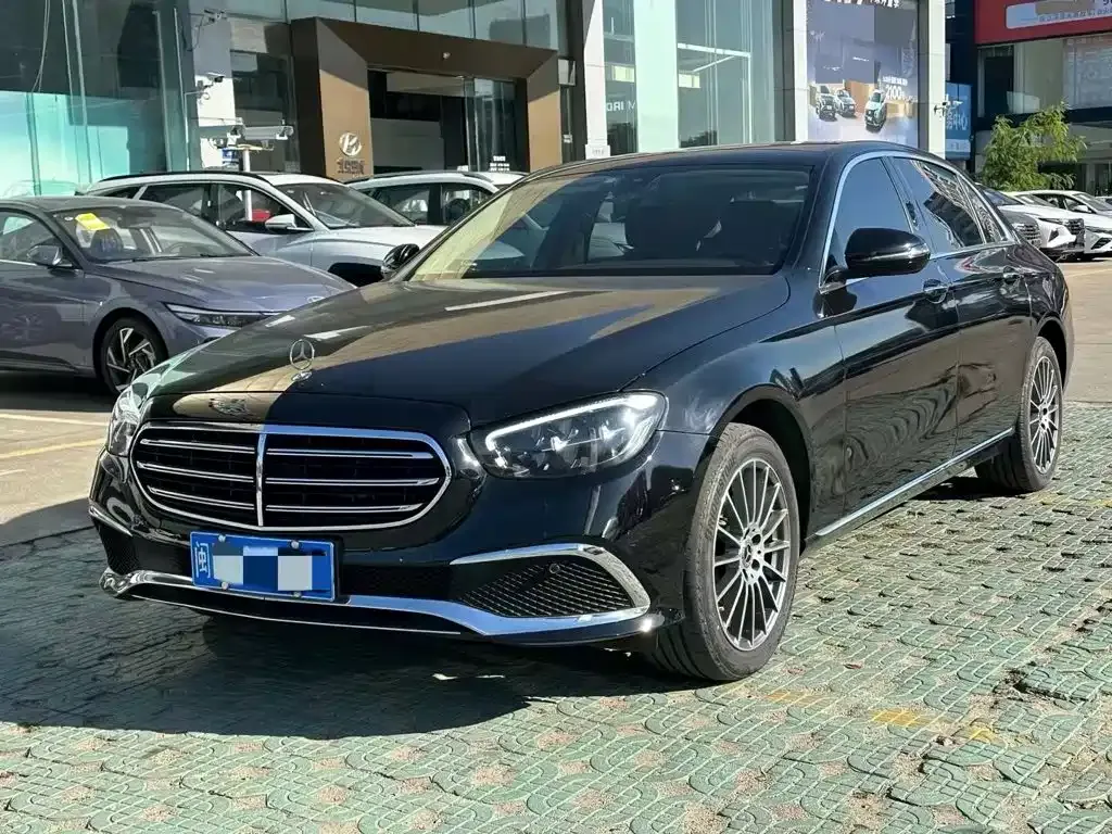Mercedes-Benz E-Class — фото 1