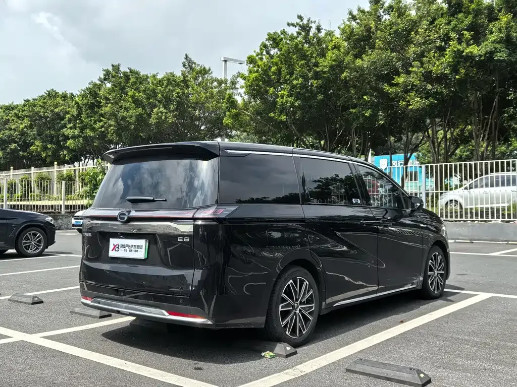 GAC Motor 传祺E8 PHEV — фото 10