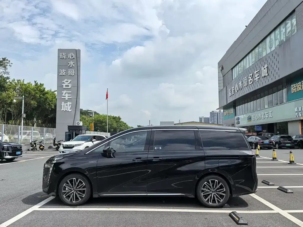 GAC Motor 传祺E8 PHEV — фото 4